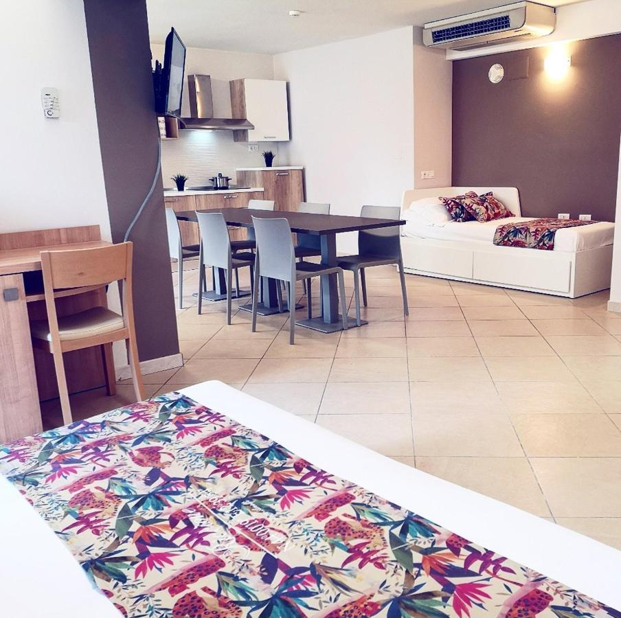 Appartamenti Smart A 30M Da Viale Dante E 100M Dal Mare Riccione Bagian luar foto
